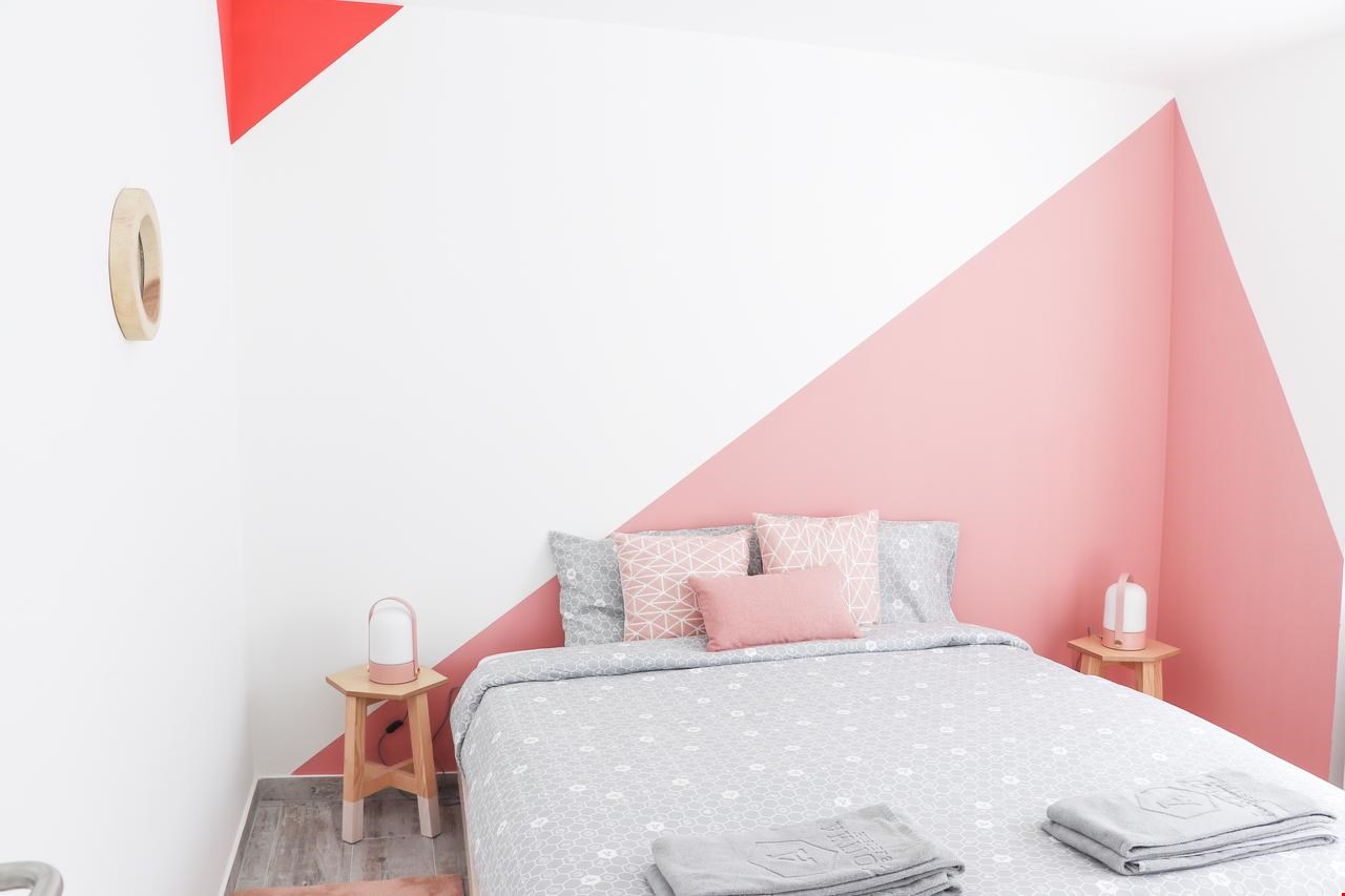 Hotel Peniche Portugal nomad remote 8b819bd9-945b-4664-b7fe-de87eba1c6b8_NS- Aktion Peniche pink room DB.jpg